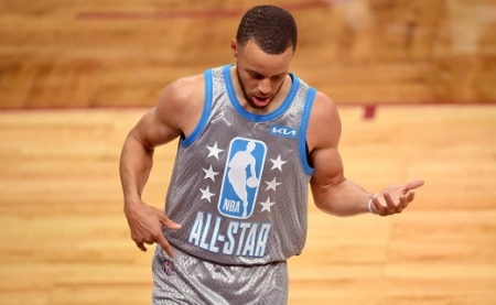 James csapata nyerte az All Star gálát, Curry az MVP