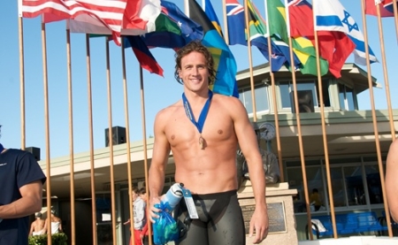 Ryan Lochte elárverezi három olimpiai váltó aranyérmét