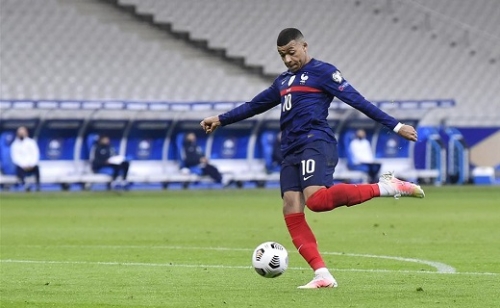 Hiába Szalah új szerződése, Mbappé többet keres hetente